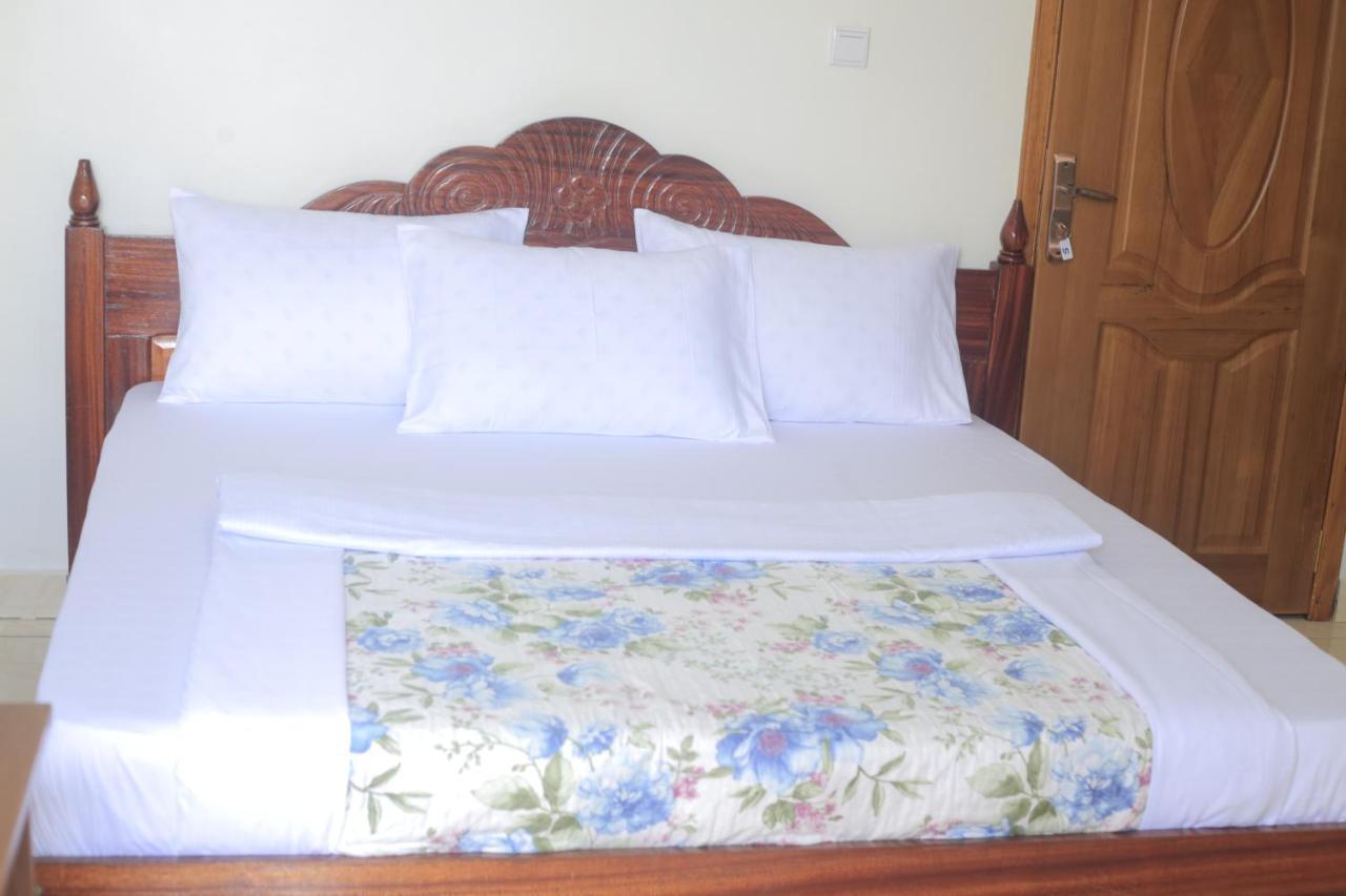 Corina K Guest House Кигали Экстерьер фото